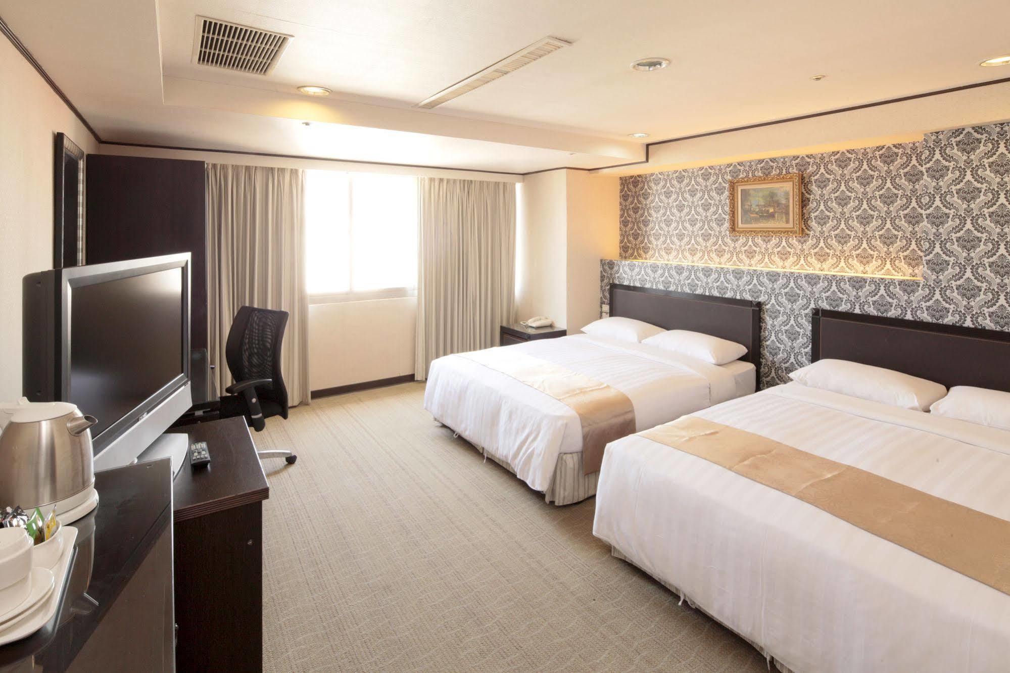 Lincoln Hotel Tainan Eksteriør billede
